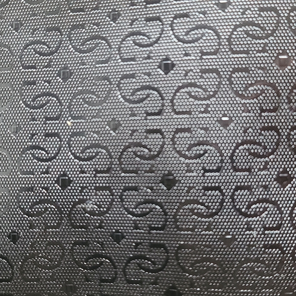 Black with pink guess purse - Picture 4 of 5